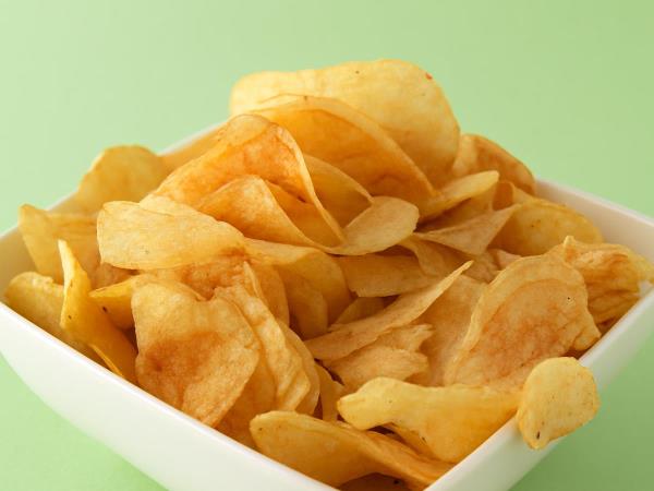 Lebensmittel, die mehr Salz enthalten als Chips
